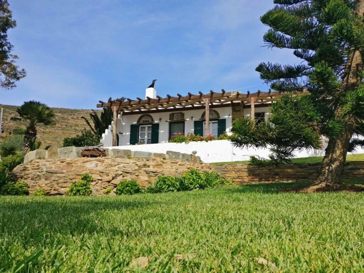 Laggades Relaxing House Villa Tinos ภายนอก รูปภาพ