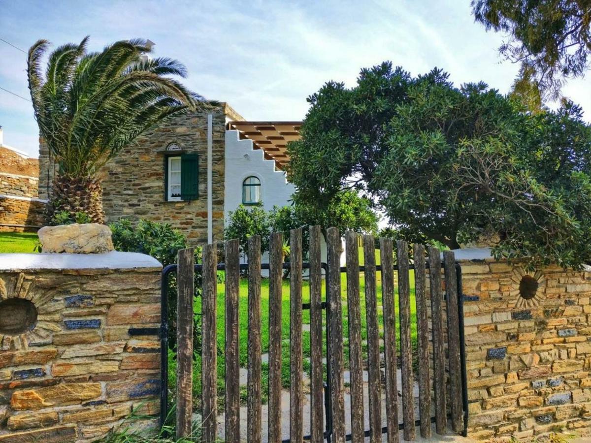 Laggades Relaxing House Villa Tinos ภายนอก รูปภาพ
